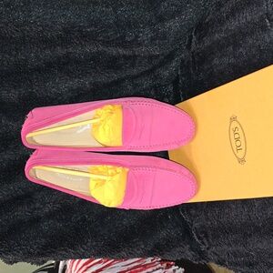 TOD'S Gommino Suede Driver Loafer Pink